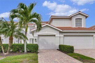 2165 Arielle Dr in Naples, FL - Building Photo