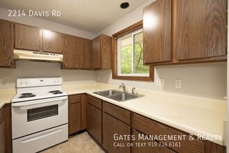 2214 Davis Rd in Hillsborough, NC - Building Photo - Building Photo