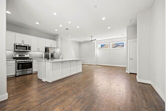 4690 Monarch St, Unit 20 in Dallas, TX - Building Photo - Building Photo