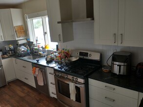 33 Pinehurst St, Unit 2 in Boston, MA - Building Photo - Building Photo