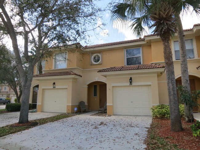 211 River Bluff Ln in Royal Palm Beach, FL - Foto de edificio - Building Photo