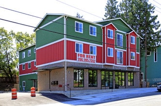 12910 E Marginal Way S in Seattle, WA - Foto de edificio - Building Photo