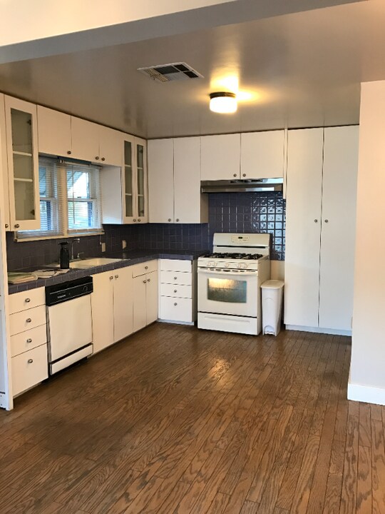 000 Upland in Upland, CA - Building Photo