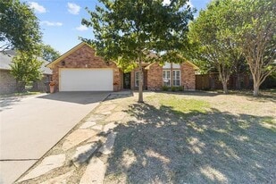 619 Tulane Dr in Waxahachie, TX - Building Photo