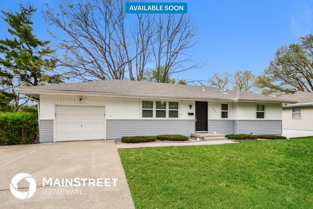 10900 E 51 St S in Kansas City, MO - Building Photo