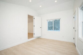 2403 Westfield St in West Springfield, MA - Building Photo - Building Photo