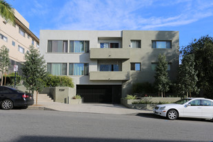 7237 Franklin Ave in Los Angeles, CA - Foto de edificio - Building Photo