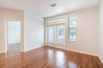 Century Heights - 55+ Senior Living in Beaumont, TX - Foto de edificio - Interior Photo