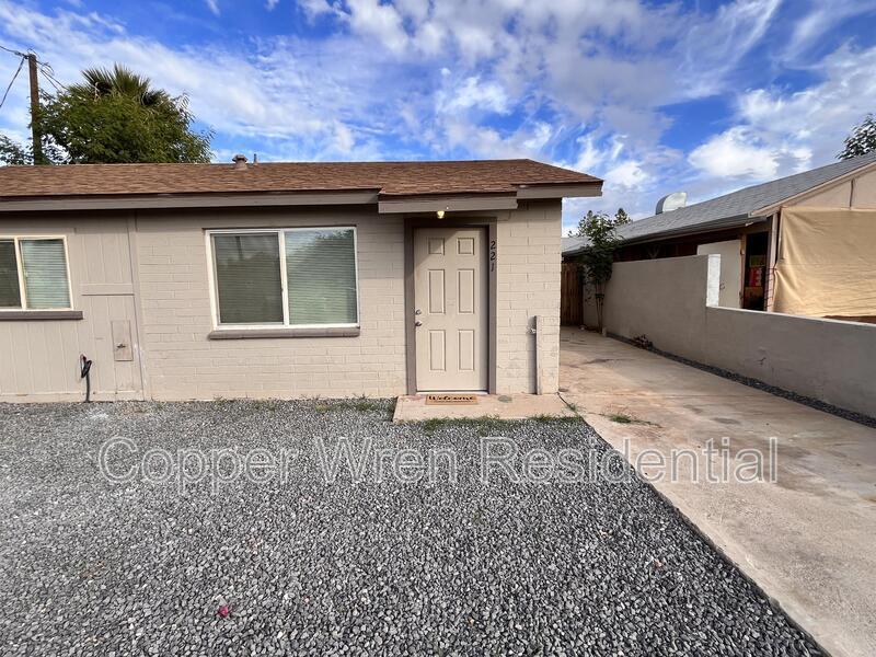 221 S 2nd St in Avondale, AZ - Building Photo
