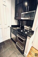 Mott Street, Unit 12 in New York, NY - Building Photo - Building Photo