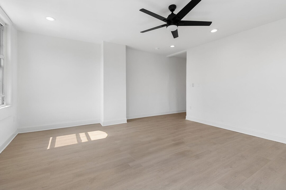 2300 S 3rd St in Philadelphia, PA - Building Photo