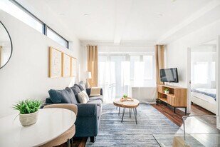 809 9th Ave in New York, NY - Building Photo