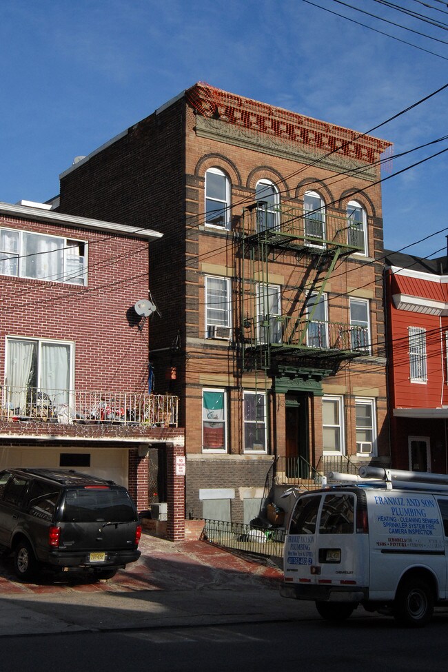 314 65th St in West New York, NJ - Building Photo - Building Photo