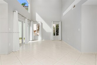 1080 Pin Oak St in Hollywood, FL - Building Photo - Building Photo