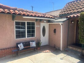 2823 Hyperion Ave in Los Angeles, CA - Building Photo