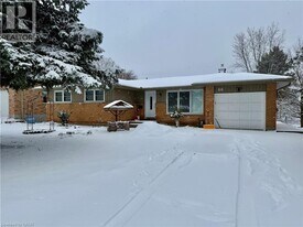 66 Nine Pines Rd in Kitchener, ON - Building Photo