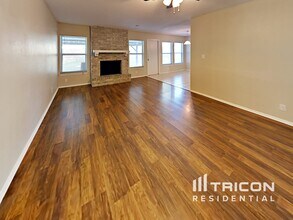 6801 Castile De Oro in San Antonio, TX - Building Photo - Building Photo