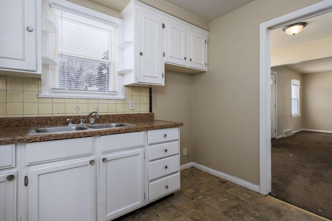 19724 Pennington Dr in Detroit, MI - Foto de edificio - Building Photo