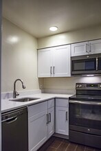 1906 Calvert St NW-Unit -01 in Washington, DC - Building Photo - Building Photo
