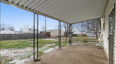 2412 32nd Ave in Rock Island, IL - Building Photo - Building Photo