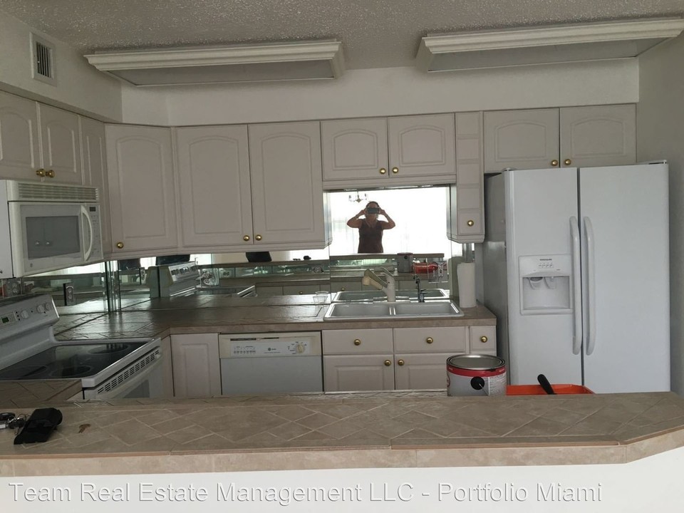 9460 Live Oak Pl-Unit -# 409 in Davie, FL - Foto de edificio