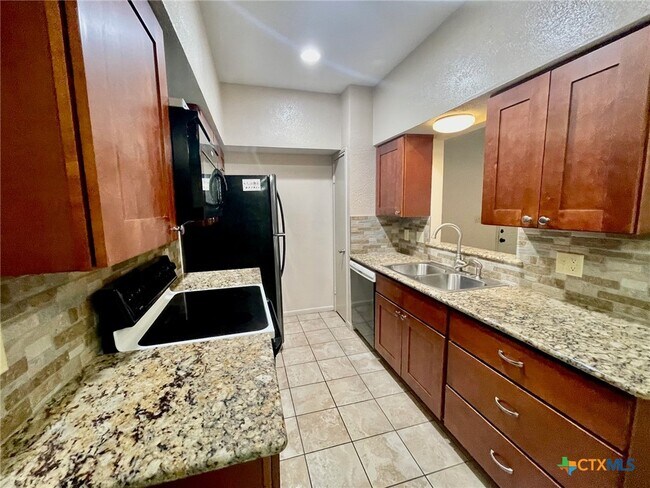 421 W San Antonio St in San Marcos, TX - Building Photo - Building Photo