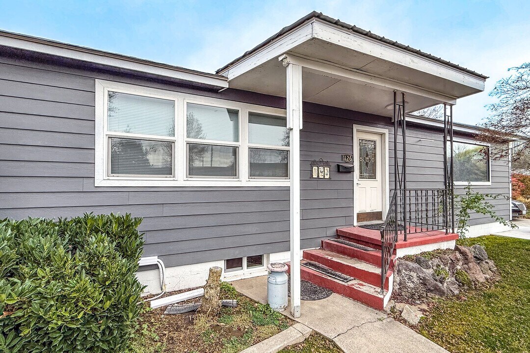 1124-1126 McPherson Ave in Richland, WA - Building Photo
