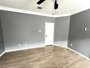 9109 Tumbleweed Dr in Cross Roads, TX - Foto de edificio - Building Photo