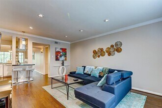 1800 Stoney Brook Dr in Houston, TX - Building Photo - Building Photo