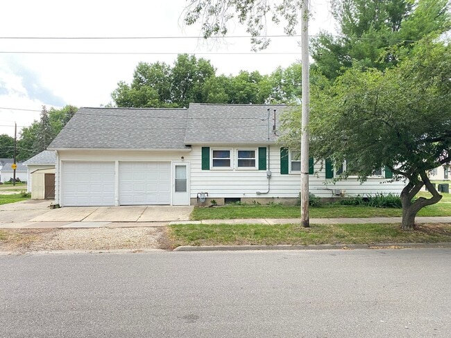 property at 1101 Evergreen Ave