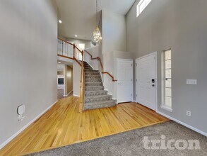 5924 S Ukraine St in Aurora, CO - Foto de edificio - Building Photo