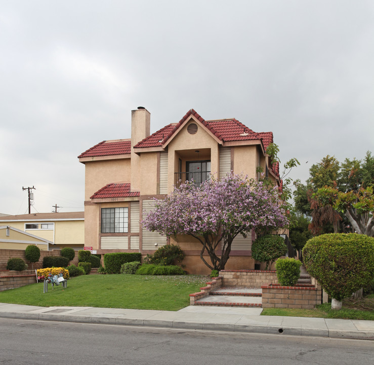 1001 Fairview Ave in Arcadia, CA - Building Photo