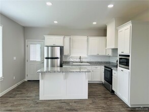 1005 Sugar Gdn Dr, Unit 4 in Pharr, TX - Building Photo - Building Photo