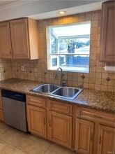 806 Bloomwood Rd in Los Angeles, CA - Foto de edificio - Building Photo