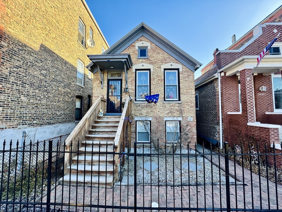 3241 S May St in Chicago, IL - Building Photo