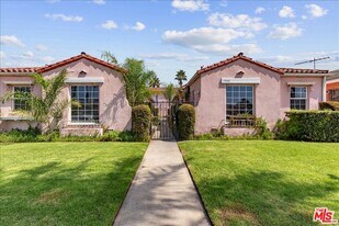 7922 S New Hampshire Ave in Los Angeles, CA - Building Photo