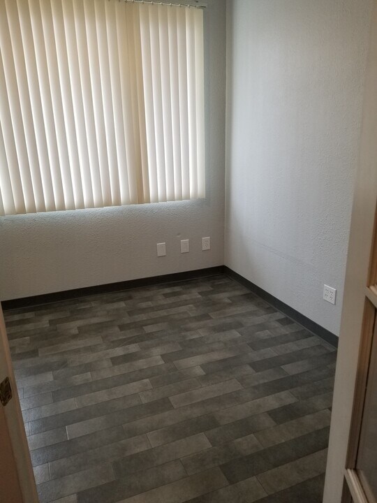 1401 W 40th Ave in Anchorage, AK - Building Photo