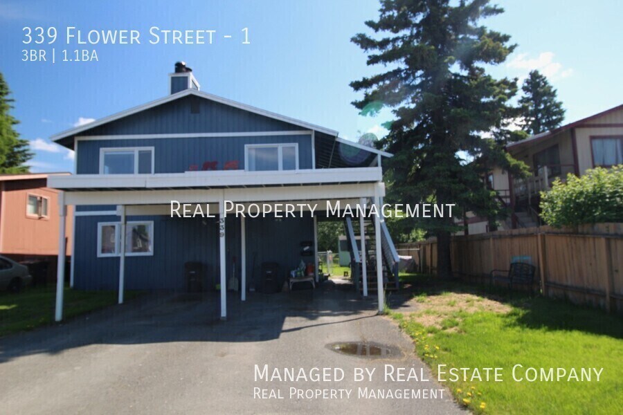 339 Flower St in Anchorage, AK - Building Photo