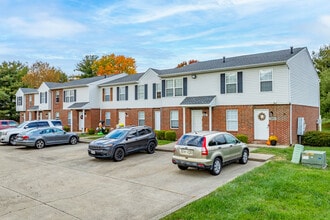 Little Creek Townhomes in Amelia, OH - Foto de edificio - Primary Photo