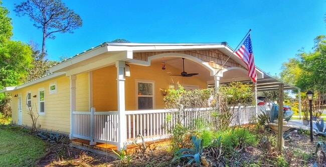 523 Leaf Cir in DeLand, FL - Foto de edificio - Building Photo