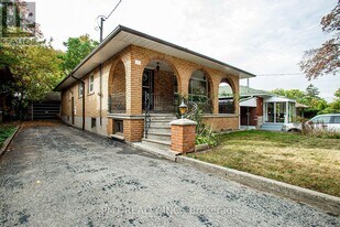 7 Sylla Ave in Toronto, ON - Building Photo