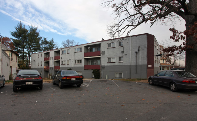 Park Gardens in Hyattsville, MD - Building Photo - Building Photo