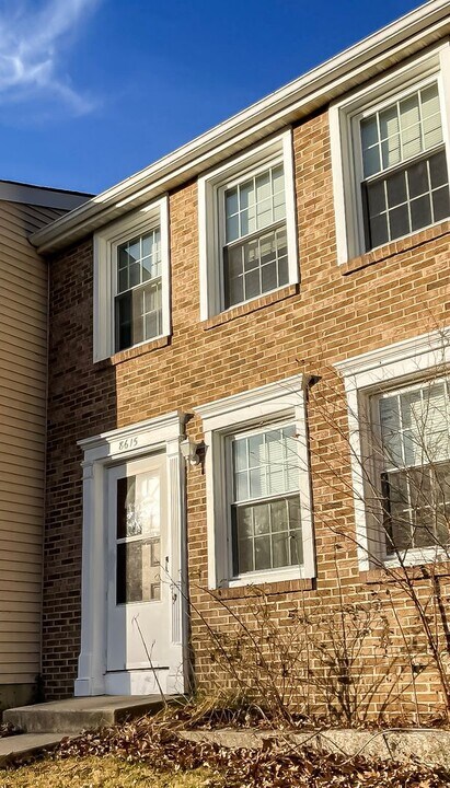 8615 Spring Creek Ct in Springfield, VA - Building Photo