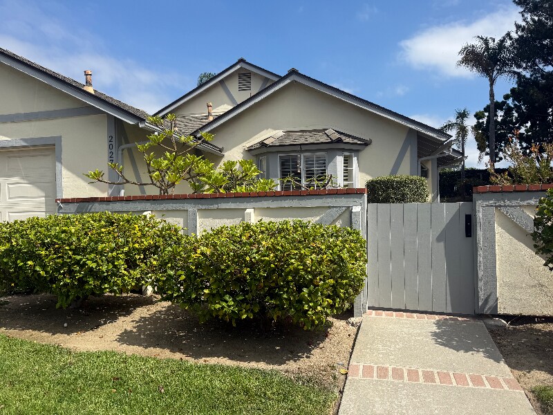 2027 Rue De La Montagne in Oceanside, CA - Building Photo