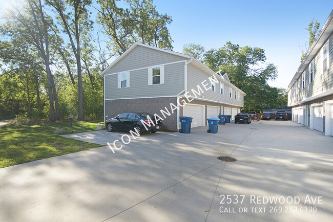 2537 Redwood Ave in Kalamazoo, MI - Building Photo - Building Photo