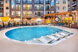 Scout on the Circle in Fairfax, VA - Foto de edificio - Building Photo