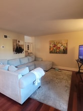 8105 Redlands St in Los Angeles, CA - Foto de edificio - Building Photo