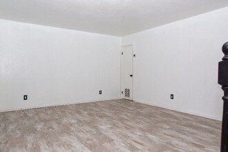 3744 Cape Henry Ave in Norfolk, VA - Foto de edificio - Building Photo