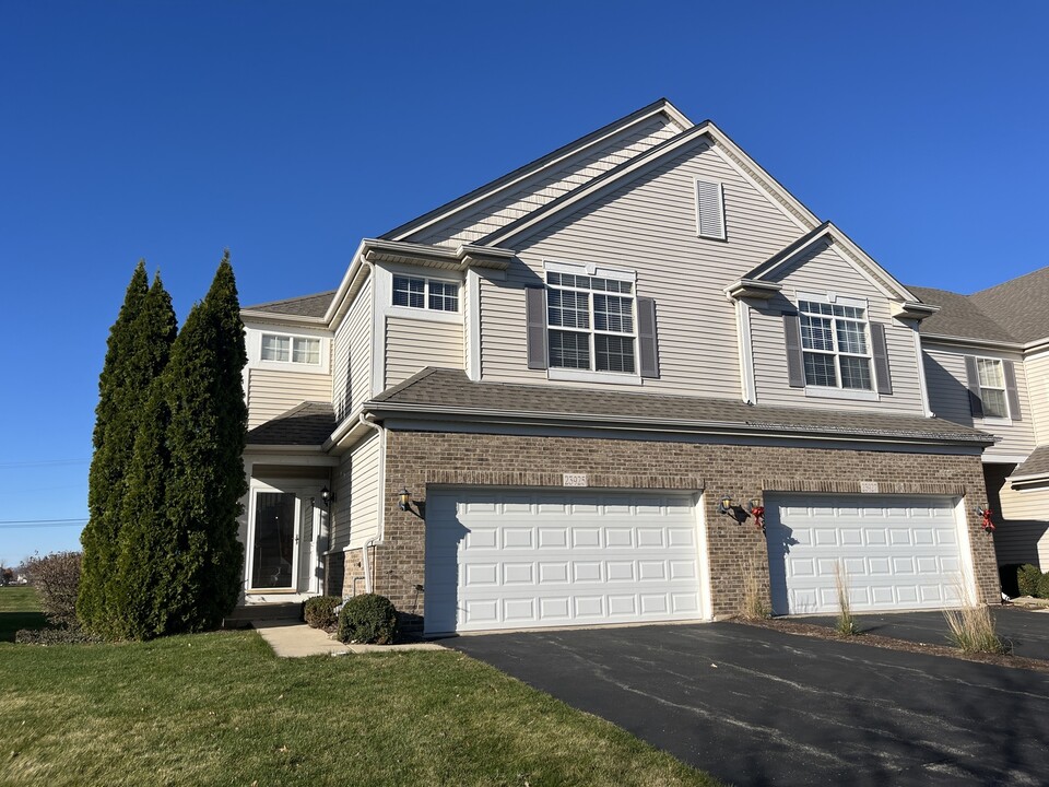 23925 McMullin Cir in Plainfield, IL - Foto de edificio