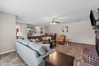 8128 Heritage Pl Dr in Fort Worth, TX - Building Photo - Building Photo